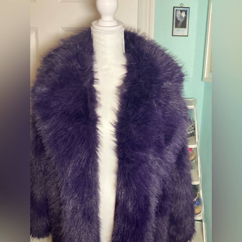 Luxurious Purple Faux Fur Jacket/Coat - Picture 7 of 8